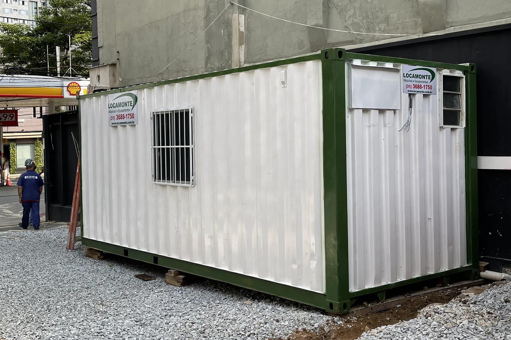 Container Locamonte instalado em canteiro de obras